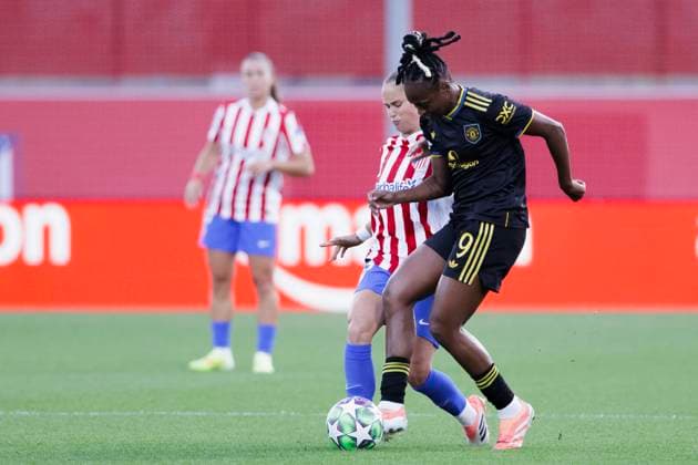 UEFA Women s Champions League - Atletico de Madrid vs Manchester United, ManU MADRID, SPAIN -October 16:Melvine Malard of Manchester United and Andrea Medina of Atletico de Madrid fight for the ball during the UEFA Women s Champions League match between Atletico de Madrid and Manchester United at Centro Deportivo Alcala de Henares.(Photo by Guillermo Martinez f22photo) Madrid Centro Deportivo Alcala de Henar Spain Copyright: xGuillermoxMartinezx