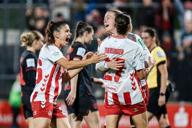 Google Pixel Frauen-Bundesliga: 1.FC Köln- Bayer 04 Leverkusen; 16.10.2025 Laura Feiersinger (1. FC Köln, 27) Sandra Maria Jessen (1. FC Köln, 6) und Laura Feiersinger (1. FC Köln, 27) jubeln zum 1:0 durch Laura Feiersinger (1. FC Köln, 27) Google Pixel Frauen-Bundesliga: 1.FC Köln- Bayer 04 Leverkusen, Franz-Kremer-Stadion ;16.10.2025 Copyright: xBEAUTIFULxSPORTS Freisenx