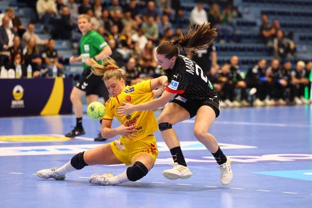 Julia Maidhof (Deutschland) im Zweikampf mit Ivana Djatevska (Nordmazedonien) Deutschland vs Nordmazedonien, Handball, Frauen, EM-Qualifikation, 16.10.2025 Deutschland vs Nordmazedonien, Handball, Frauen, EM-Qualifikation, 16.10.2025 Gummersbach Copyright: xEibner-Pressefotox EP_RWS