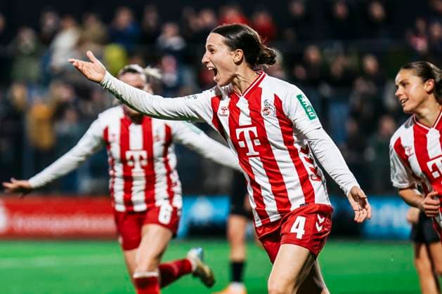 Google Pixel Frauen-Bundesliga: 1.FC Köln- Bayer 04 Leverkusen; 16.10.2025 Sara Agrež (1. FC Köln, 4) jubelt zum 2:0 Google Pixel Frauen-Bundesliga: 1.FC Köln- Bayer 04 Leverkusen, Franz-Kremer-Stadion ;16.10.2025 Copyright: xBEAUTIFULxSPORTS Freisenx
