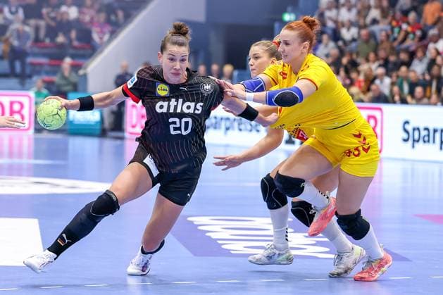 16.10.2025, Handball, EHF Frauen Länderpiel, EM Qualifikation 2026, Deutschland - Nordmazedonien, Schwalbe-Arena in Gummersbach: Emily VOGEL (GER 20) wirft den Ball auf das Tor Nordrhein-Westfalen Deutschland