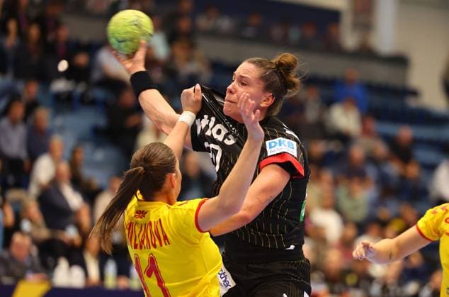 Torwurf von Emily Vogel (Deutschland) im Zweikampf mit Marija Guguljanova (Nordmazedonien) Deutschland vs Nordmazedonien, Handball, Frauen, EM-Qualifikation, 16.10.2025 Deutschland vs Nordmazedonien, Handball, Frauen, EM-Qualifikation, 16.10.2025 Gummersbach Copyright: xEibner-Pressefotox EP_RWS