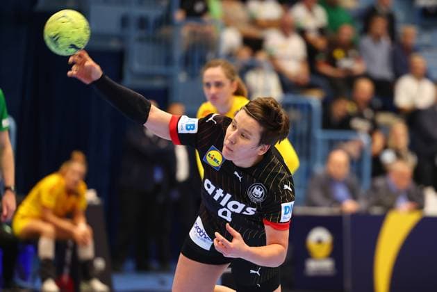 Torwurf von Alina Grijseels (Deutschland) Deutschland vs Nordmazedonien, Handball, Frauen, EM-Qualifikation, 16.10.2025 Deutschland vs Nordmazedonien, Handball, Frauen, EM-Qualifikation, 16.10.2025 Gummersbach Copyright: xEibner-Pressefotox EP_RWS