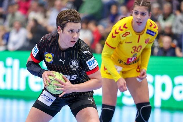 16.10.2025, Handball, EHF Frauen Länderpiel, EM Qualifikation 2026, Deutschland - Nordmazedonien, Schwalbe-Arena in Gummersbach: Alina GRIJSEELS (GER 04) wirft auf das Tor Nordrhein-Westfalen Deutschland