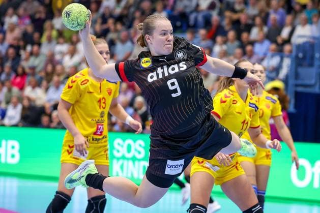 16.10.2025, Handball, EHF Frauen Länderpiel, EM Qualifikation 2026, Deutschland - Nordmazedonien, Schwalbe-Arena in Gummersbach: Lisa ANTL (GER 09) wirft auf das Tor Nordrhein-Westfalen Deutschland