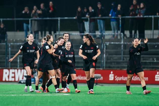 Google Pixel Frauen-Bundesliga: 1.FC Köln- Bayer 04 Leverkusen; 16.10.2025 Leverkusen bejubelt den Ausgleich durch Katharina Piljic (Bayer 04 Leverkusen, 6) Google Pixel Frauen-Bundesliga: 1.FC Köln- Bayer 04 Leverkusen, Franz-Kremer-Stadion ;16.10.2025 Copyright: xBEAUTIFULxSPORTS Freisenx