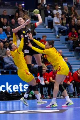 Germany vs. North Macedonia - Handball A-Women European Championship, EM, Europameisterschaft qualification, 16.10.2025 GUMMERSBACH, GERMANY - OCTOBER 16: VIOLA LEUCHTER ( 71 GER) during the match between Germany vs. North Macedonia - Handball A-Women European Championship qualification at Schwalbe-Arena on October 16, 2025 in Gummersbach, Germany. Copyright: xBEAUTIFULxSPORTS KennyxBeelex