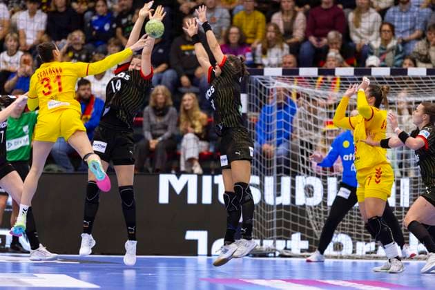 Germany vs. North Macedonia - Handball A-Women European Championship, EM, Europameisterschaft qualification, 16.10.2025 GUMMERSBACH, GERMANY - OCTOBER 16: MARIE STEFFEN ( 14 GER) und XENIA SMITS ( 11 GER) during the match between Germany vs. North Macedonia - Handball A-Women European Championship qualification at Schwalbe-Arena on October 16, 2025 in Gummersbach, Germany. Copyright: xBEAUTIFULxSPORTS KennyxBeelex