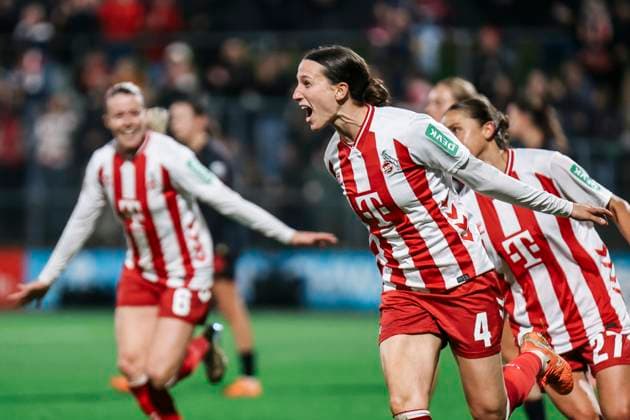 Google Pixel Frauen-Bundesliga: 1.FC Köln- Bayer 04 Leverkusen; 16.10.2025 Sara Agrež (1. FC Köln, 4) jubelt zum 2:0 Google Pixel Frauen-Bundesliga: 1.FC Köln- Bayer 04 Leverkusen, Franz-Kremer-Stadion ;16.10.2025 Copyright: xBEAUTIFULxSPORTS Freisenx