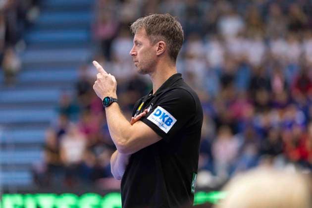 Germany vs. North Macedonia - Handball A-Women European Championship, EM, Europameisterschaft qualification, 16.10.2025 GUMMERSBACH, GERMANY - OCTOBER 16: Coach Markus Gaugisch (GER) during the match between Germany vs. North Macedonia - Handball A-Women European Championship qualification at Schwalbe-Arena on October 16, 2025 in Gummersbach, Germany. Copyright: xBEAUTIFULxSPORTS KennyxBeelex