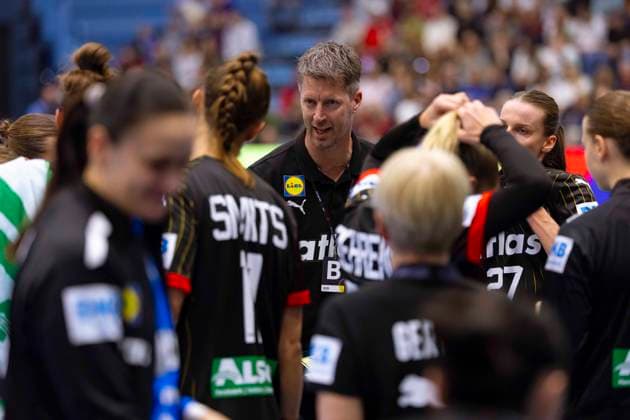 Germany vs. North Macedonia - Handball A-Women European Championship, EM, Europameisterschaft qualification, 16.10.2025 GUMMERSBACH, GERMANY - OCTOBER 16: Coach Markus Gaugisch (GER) during the match between Germany vs. North Macedonia - Handball A-Women European Championship qualification at Schwalbe-Arena on October 16, 2025 in Gummersbach, Germany. Copyright: xBEAUTIFULxSPORTS KennyxBeelex