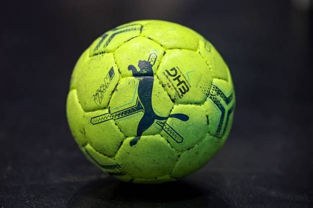 16.10.2025, Handball, EHF Frauen Länderpiel, EM Qualifikation 2026, Deutschland - Nordmazedonien, Schwalbe-Arena in Gummersbach: Spielball des DHB mit Puma Logo in Nahaufnahme Nordrhein-Westfalen Deutschland