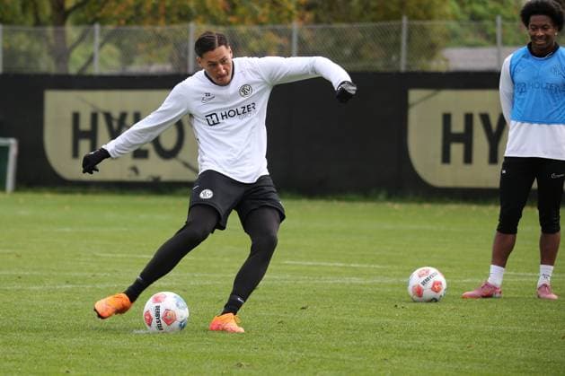 16.10.2025, xmohx, Fussball 2.Bundesliga, SV 07 Elversberg - Training v.l. Younes Ebnoutalib (SV Elversberg) (DFL DFB REGULATIONS PROHIBIT ANY USE OF PHOTOGRAPHS as IMAGE SEQUENCES and or QUASI-VIDEO) Sankt Ingbert