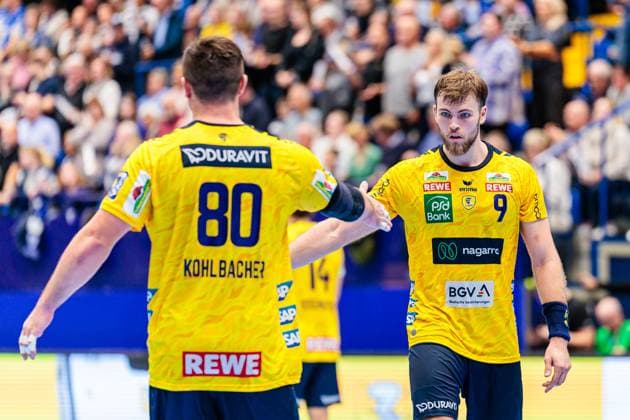 v.l. Jannik Kohlbacher (Rhein-Neckar Loewen, 80), Steven Plucnar Jacobsen (Rhein-Neckar Loewen, 09) GER, TBV Lemgo Lippe vs. Rhein-Neckar Loewen, Handball, 1. Bundesliga, 9. Spieltag, Spielzeit 2025 2026, 16.10.2025 GER, TBV Lemgo Lippe vs. Rhein-Neckar Loewen, Handball, 1. Bundesliga, 9. Spieltag, Spielzeit 2025 2026, 16.10.2025 Lemgo Copyright: xEibner-Pressefoto JanxRollingerx EP_JSK