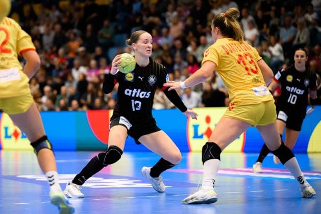 Gummersbach: Handball Frauen EM-Qualifikation, Deutschland - Nordmazedonien Nieke Kühne Kuehne (Deutschland), Ivana Djatevska (Mazedonien) Gummersbach Schwalbe Arena Deutschland