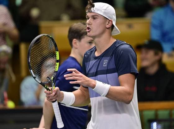 STOCKHOLM, SVERIGE 20251016 Holger Rune, Danmark, vinner sin match mot Marton Fucsovics, Ungern, under tennisturneringen BNP Paribas Nordic Open i Kungliga tennishallen. STOCKHOLM SVERIGE x10030x