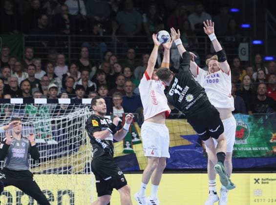 GER EHF CL Men Saison 2025 2026 FÜCHSE Berlin vs. NOR Kolstad Handball, 16.10.25, MAX-SCHMELING-HALLE, Berlin Nikolai NEUPERT N(OR Kolstad Handball 16), Mijajlo MARSENIC (Füchse Berlin 93), Vetle ECK AGA (NOR Kolstad Handball 4), Lasse Bredekjaer ANDERSSON (Füchse Berlin 11)