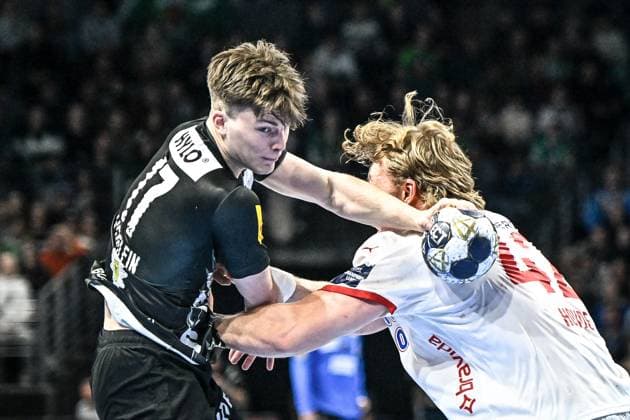 16.09.2025, xlakx, Handball, EHF Champions League, Fuechse Berlin - Kolstad Handball v.l. Nils Lichtlein (Fuechse Berlin), Martin Hernes Hovde (Kolstad Handball) Zweikampf, Duell, Kampf, tackle Berlin