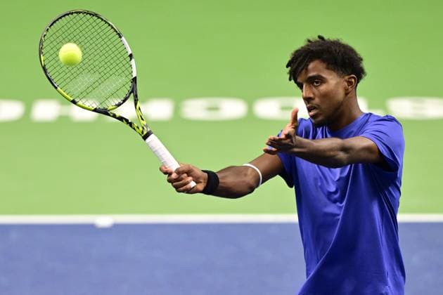STOCKHOLM, SVERIGE 20251016 Elias Ymer i sin match mot Jacob Fearnley, Storbritannien, under tennisturneringen BNP Paribas Nordic Open i Kungliga tennishallen. STOCKHOLM SVERIGE x10030x