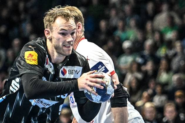 16.09.2025, xlakx, Handball, EHF Champions League, Fuechse Berlin - Kolstad Handball v.l. Mathias Gidsel (Fuechse Berlin) Zweikampf, Duell, Kampf, tackle Berlin