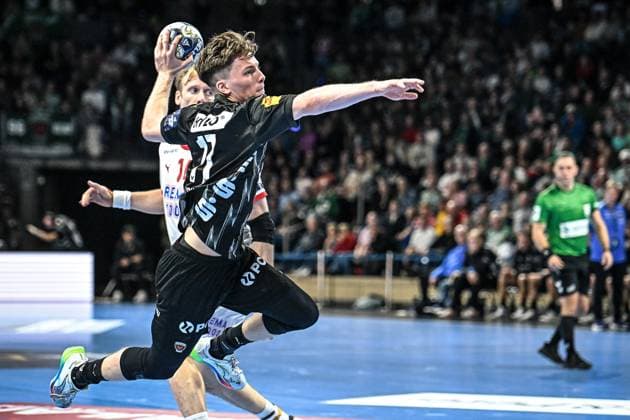 16.09.2025, xlakx, Handball, EHF Champions League, Fuechse Berlin - Kolstad Handball v.l. Nils Lichtlein (Fuechse Berlin) setzt zum Sprungwurf an Berlin
