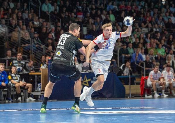 Handball, Herren, Saison 2025 2026, Champions League (Gruppe A, 5. Spieltag), Füchse Berlin - Kolstad Handball, v.l. Mijajlo Marsenic (Füchse Berlin), Emre Christoffer Berge (Kolstad), 16.10.2025, Copyright: xSebastianxRäppold MatthiasxKochx