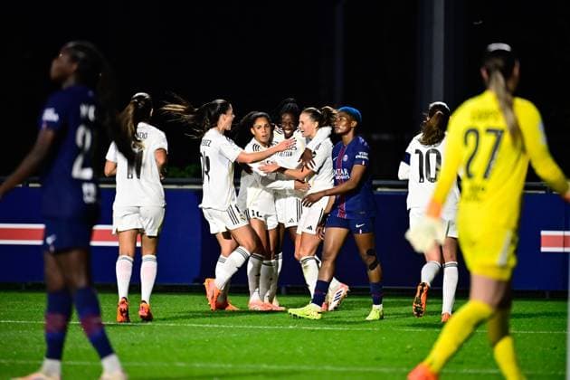 FOOTBALL : PSG vs Real Madrid - Ligue des Champions Feminine - 15 10 2025 Naomie Feller ( 20 - Real Madrid ) celebrates with teammates during the UEFA Women s Champions League match between Paris Saint Germain and Real Madrid CF at Campus de Poissy on october 15, 2025 in Possy, France. ( Photo by Federico Pestellini PsnewZ ) - PossyFrance  Copyright: xFedericoxPestellinix