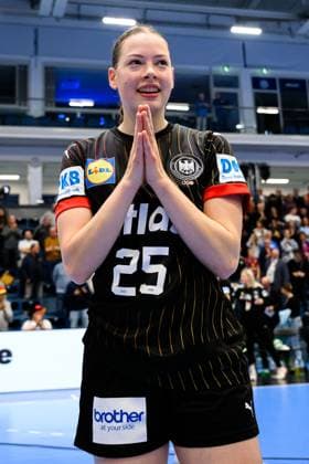 Gummersbach: Handball Frauen EM-Qualifikation, Deutschland - Nordmazedonien Luisa Scherer (Deutschland) Gummersbach Schwalbe Arena Deutschland