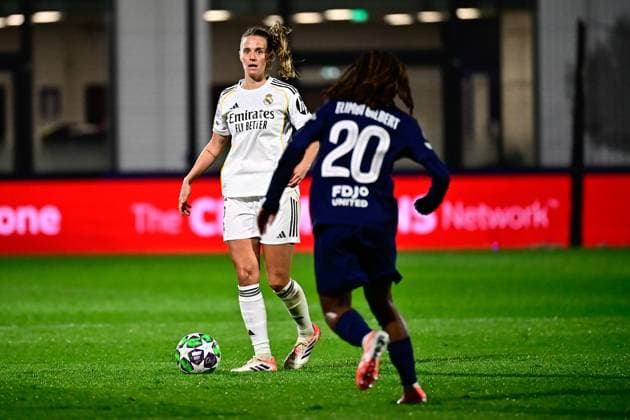 FOOTBALL : PSG vs Real Madrid - Ligue des Champions Feminine - 15 10 2025 Sandie Toletti ( 6 - Real Madrid ) and Tara Elimbi Gilbert ( 20 - PSG ) during the UEFA Women s Champions League match between Paris Saint Germain and Real Madrid CF at Campus de Poissy on october 15, 2025 in Possy, France. ( Photo by Federico Pestellini PsnewZ ) - PossyFrance  Copyright: xFedericoxPestellinix