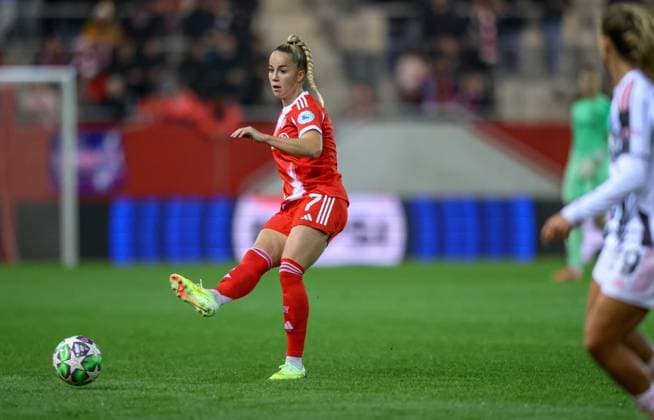 DEU, München, FC Bayern München vs Juventus Turin, Women s Champions League, UEFA, Saison 2526, FC Bayern Campus, 2. Spieltag im Bild: Giulia Gwinn (Bayern München 7) DFB DFL REGULATIONS PROHIBIT ANY USE OF PHOTOGRAPHS AS IMAGE SEQUENCES AND OR QUASI-VIDEO, 16.10.2025, Copyright: HMBxMedia HendrikxHamelau