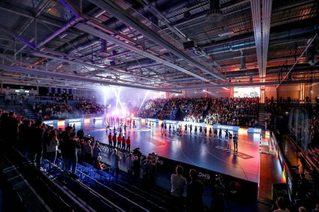 16.10.2025, Handball, EHF Frauen Länderpiel, EM Qualifikation 2026, Deutschland - Nordmazedonien, Schwalbe-Arena in Gummersbach: Einlaufshow der Frauen Nationalmannschaft von Deutschland Nordrhein-Westfalen Deutschland
