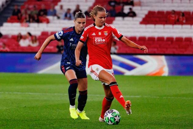 Stephanie Catley and Caroline Moller seen during UEFA Women™s Champions League league phase game between SL Benfica and Arsenal WFC (Luis Loureiro Ball Raw Images) Lisbon Estadio Da Luz Portugal Copyright: xLuisxLoureirox luisloureiro_slbenficawomen_arsenal_2526-73