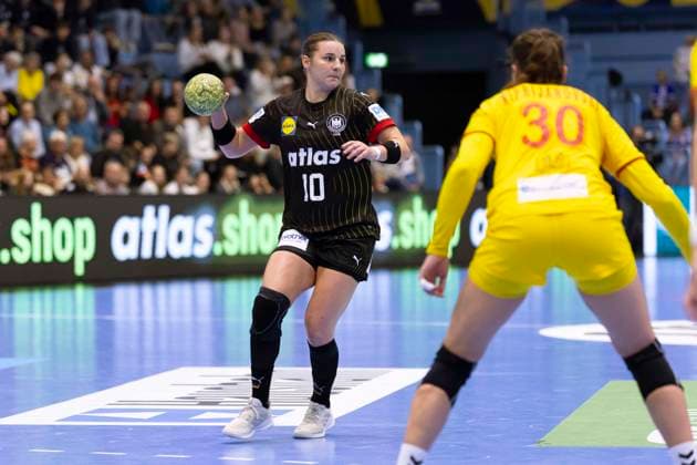 GUMMERSBACH, GERMANY - OCTOBER 16: MAREIKE THOMAIER ( 10 GER) during the match between Germany vs. North Macedonia - Handball A-Women European Championship, EM, Europameisterschaft qualification at Schwalbe-Arena on October 16, 2025 in Gummersbach, Germany. Nordrhein-Westfalen Germany Copyright: xBEAUTIFULxSPORTS KennyxBeelex