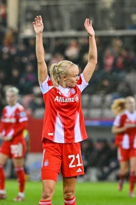 UEFA Womens s Champions League; FC Bayern Munich - Juventus Turin; 16.10.2025 MUNICH, GERMANY - OCTOBER 16: Pernille HARDER (FC Bayern Munich 21) during the UWCL match between FC Bayern Munich vs. Juventus FC on matchday 2 at FC Bayern Campus on October 16, 2025 in Munich, Germany Copyright: xBEAUTIFULxSPORTS Goldbergx