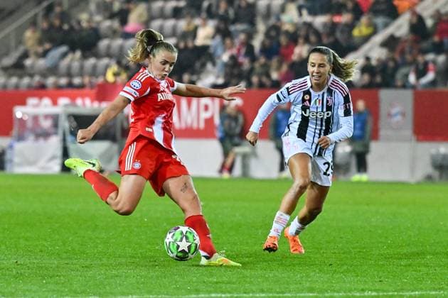 UEFA Womens s Champions League; FC Bayern Munich - Juventus Turin; 16.10.2025 MUNICH, GERMANY - OCTOBER 16: Gerogia STANWAY (FC Bayern Munich 31) against Cecilia SALVAI (Juventus Turin 23) during the UWCL match between FC Bayern Munich vs. Juventus FC on matchday 2 at FC Bayern Campus on October 16, 2025 in Munich, Germany Copyright: xBEAUTIFULxSPORTS Goldbergx