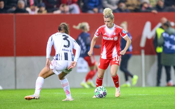 DEU, München, FC Bayern München vs Juventus Turin, Women s Champions League, UEFA, Saison 2526, FC Bayern Campus, 2. Spieltag im Bild v.l.n.r: Estela (Juventus Turin 3), Linda Dallmann (Bayern München 10) DFB DFL REGULATIONS PROHIBIT ANY USE OF PHOTOGRAPHS AS IMAGE SEQUENCES AND OR QUASI-VIDEO, 16.10.2025, Copyright: HMBxMedia HendrikxHamelau