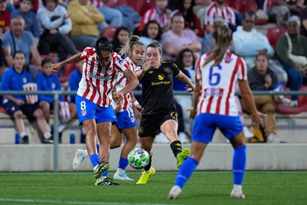 October 16, 2025, Alcala De Henares, Madrid, Spain: Gabriela Garcia of Atletico de Madrid and Ella Toone of Manchester United, ManU compete for the ball during the UEFA Women s Champions League 2025 26 league phase MD2 match between Atletico de Madrid and Manchester United Women at Centro Deportivo Wanda Alcala de Henares on October 16, 2025 in Alcala de Henares, Madrid, Spain. Alcala De Henares Spain - ZUMAa181 20251016_zaa_a181_059 Copyright: xDennisxAgyemanx