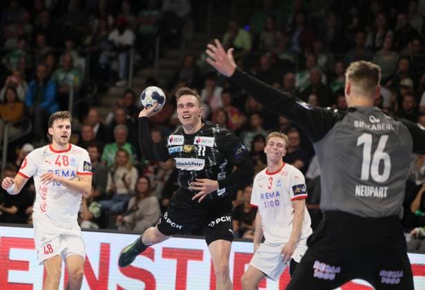 GER EHF CL Men Saison 2025 2026 FÜCHSE Berlin vs. NOR Kolstad Handball, 16.10.25, MAX-SCHMELING-HALLE, Berlin Sigvaldi Björn GUDJONSSON (NOR Kolstad Handball 48), Lasse Bredekjaer ANDERSSON (Füchse Berlin 11), Emre Christoffer BERGE (NOR Kolstad Handball 3), Nikolai NEUPERT N(OR Kolstad Handball 16)