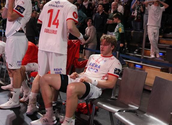 GER EHF CL Men Saison 2025 2026 FÜCHSE Berlin vs. NOR Kolstad Handball, 16.10.25, MAX-SCHMELING-HALLE, Berlin Martin HERNES HOVDE (NOR Kolstad Handball 42), erschöpft, nach dem Spiel