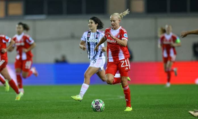 DEU, München, FC Bayern München vs Juventus Turin, Women s Champions League, UEFA, Saison 2526, FC Bayern Campus, 2. Spieltag im Bild: Pernille Harder (Bayern München 21) DFB DFL REGULATIONS PROHIBIT ANY USE OF PHOTOGRAPHS AS IMAGE SEQUENCES AND OR QUASI-VIDEO, 16.10.2025, Copyright: HMBxMedia HendrikxHamelau