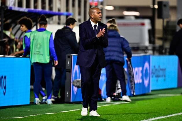 FOOTBALL : PSG vs Real Madrid - Ligue des Champions Feminine - 15 10 2025 Paulo Cesar ( coach PSG ) during the UEFA Women s Champions League match between Paris Saint Germain and Real Madrid CF at Campus de Poissy on october 15, 2025 in Possy, France. ( Photo by Federico Pestellini PsnewZ ) - PossyFrance  Copyright: xFedericoxPestellinix