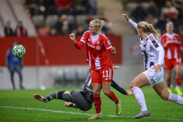 DEU, München, FC Bayern München vs Juventus Turin, Women s Champions League, UEFA, Saison 2526, FC Bayern Campus, 2. Spieltag im Bild: Lea Schüller (Bayern München 11) erzielt das Tor zum 2:1, Jubel DFB DFL REGULATIONS PROHIBIT ANY USE OF PHOTOGRAPHS AS IMAGE SEQUENCES AND OR QUASI-VIDEO, 16.10.2025, Copyright: HMBxMedia HendrikxHamelau