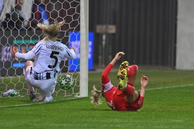 Tor Lea SCHUELLER (FCB) zum 2-1, FC Bayern Muenchen -Juventus Turin Fussball Champions League der Frauen am 16.10.2025 FC BAYERN CAMPUS Â