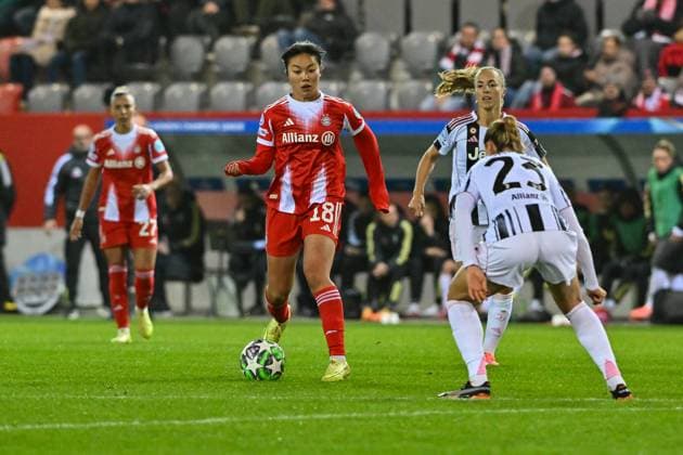 UEFA Womens s Champions League; FC Bayern Munich - Juventus Turin; 16.10.2025 MUNICH, GERMANY - OCTOBER 16: Momoko TANIKAWA (FC Bayern Munich 18) against Cecilia SALVAI (Juventus Turin 23) during the UWCL match between FC Bayern Munich vs. Juventus FC on matchday 2 at FC Bayern Campus on October 16, 2025 in Munich, Germany Copyright: xBEAUTIFULxSPORTS Goldbergx