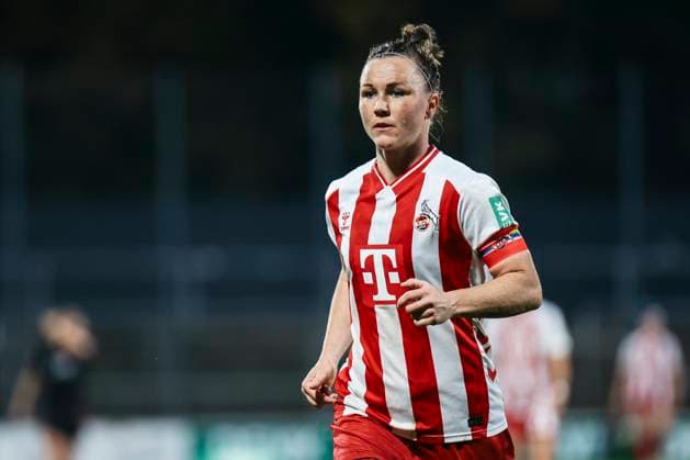 Google Pixel Frauen-Bundesliga: 1.FC Köln- Bayer 04 Leverkusen; 16.10.2025 Marina Hegering (1. FC Köln, 33) Google Pixel Frauen-Bundesliga: 1.FC Köln- Bayer 04 Leverkusen, Franz-Kremer-Stadion ;16.10.2025 Copyright: xBEAUTIFULxSPORTS Freisenx