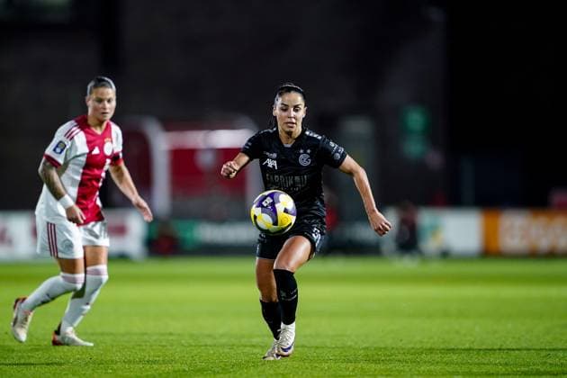 Netherlands: UEFA Women s Europa Cup, Ajax Amsterdam vs GC Frauenfussball, De Toekomst, Amsterdam: Qendresa Krasniqi (9 Grasshopper Club) in Aktion, am Ball Copyright: xDanielaxPorcellix