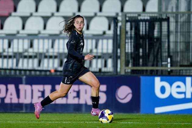 Netherlands: UEFA Women s Europa Cup, Ajax Amsterdam vs GC Frauenfussball, De Toekomst, Amsterdam: Nicole Arcangeli (14 Grasshopper Club) in Aktion, am Ball Copyright: xDanielaxPorcellix