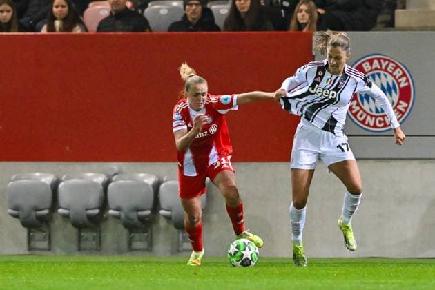 UEFA Womens s Champions League; FC Bayern Munich - Juventus Turin; 16.10.2025 MUNICH, GERMANY - OCTOBER 16: Gerogia STANWAY (FC Bayern Munich 31) against Emma STOLEN GODO (Juventus Turin 17) during the UWCL match between FC Bayern Munich vs. Juventus FC on matchday 2 at FC Bayern Campus on October 16, 2025 in Munich, Germany Copyright: xBEAUTIFULxSPORTS Goldbergx
