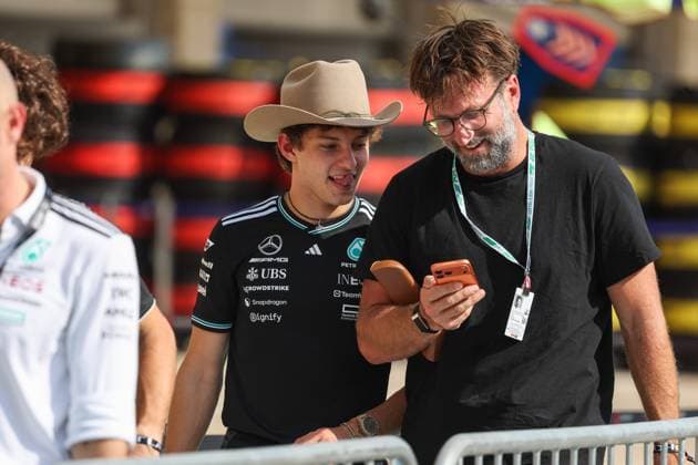 F1 - UNITED STATES GRAND PRIX 2025 KIMI ANTONELLI Andrea (ita), Mercedes AMG F1 Team W16, portrait with RIPKE Paul, photographer during the 2025 Formula 1 United States Grand Prix, 19th round of the 2025 FIA Formula One World Championship, WM, Weltmeisterschaft from October 17 to 19, 2025 on the Circuit of the Americas, in Austin, Texas, United States of America - AustinUnited States Copyright: xANTONINxVINCENTx