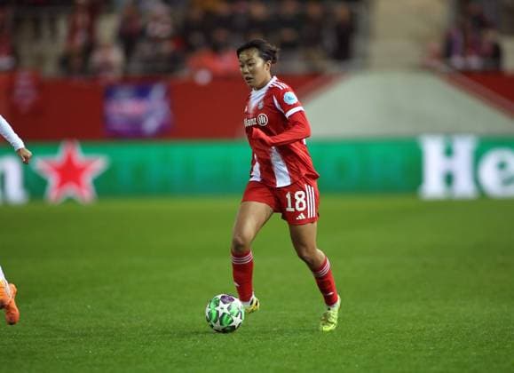 Fussball, Frauen, Frauen Champions League, 2.Spieltag, Saison 2025 2026, FC Bayern München - Juventus Turin, Campus Momoko Tanikawa (FC Bayern München) mit Ball im Angriff
